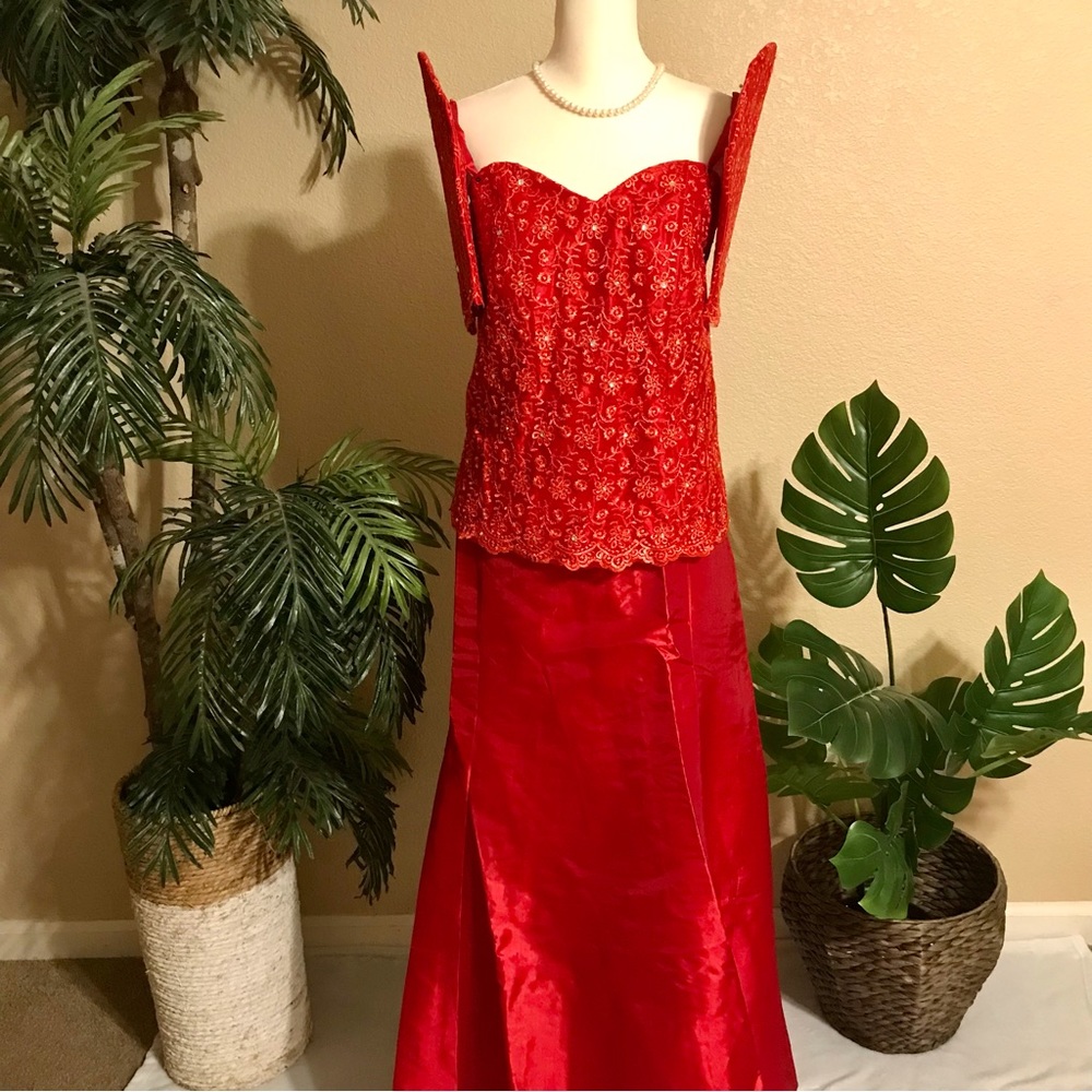 Red Lace Filipiniana 2 pieces Terno Gown with red Taffeta A-line Skirt - Picture 10 of 10